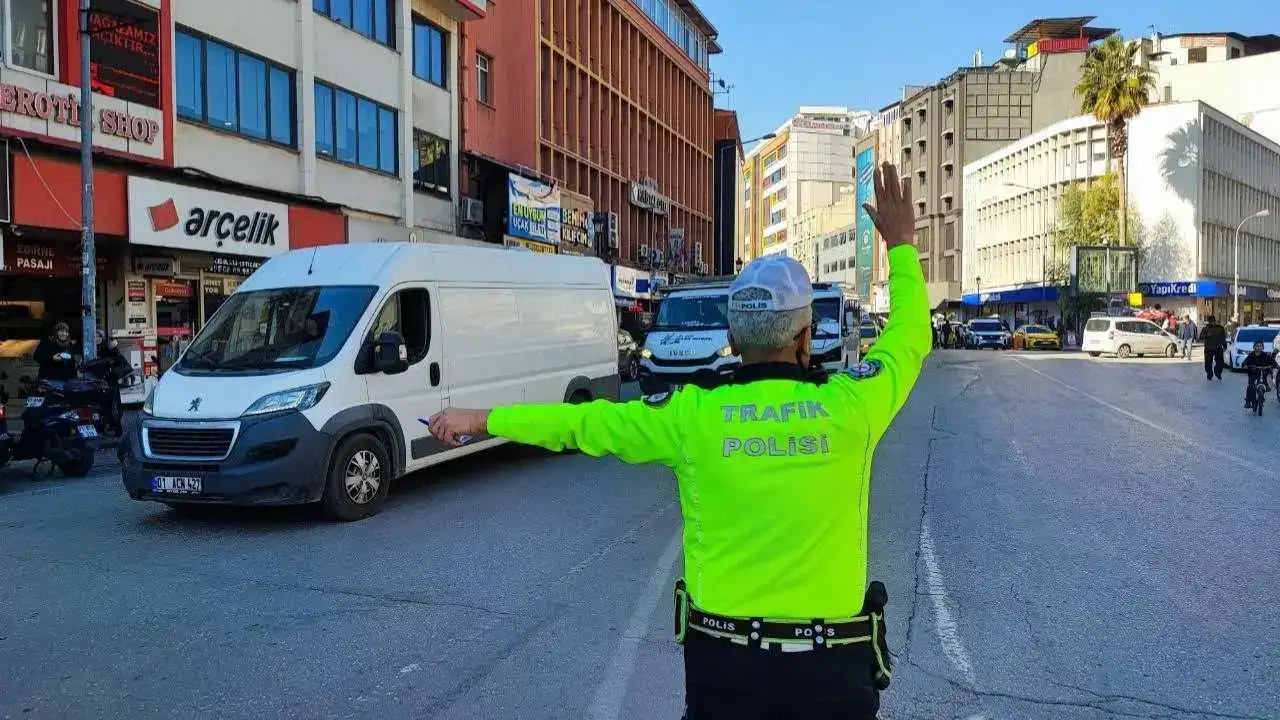 Adana’da Sürücüler İsyan Etti: Trafik Cezalarına Tepki Büyüyor! 6